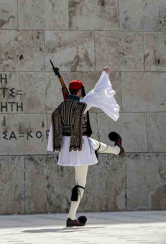 143 - Grecia - Atenas - El Parlamento - Evzon de guardia